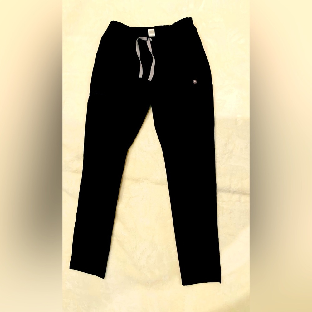 Figs scrubs small tall black